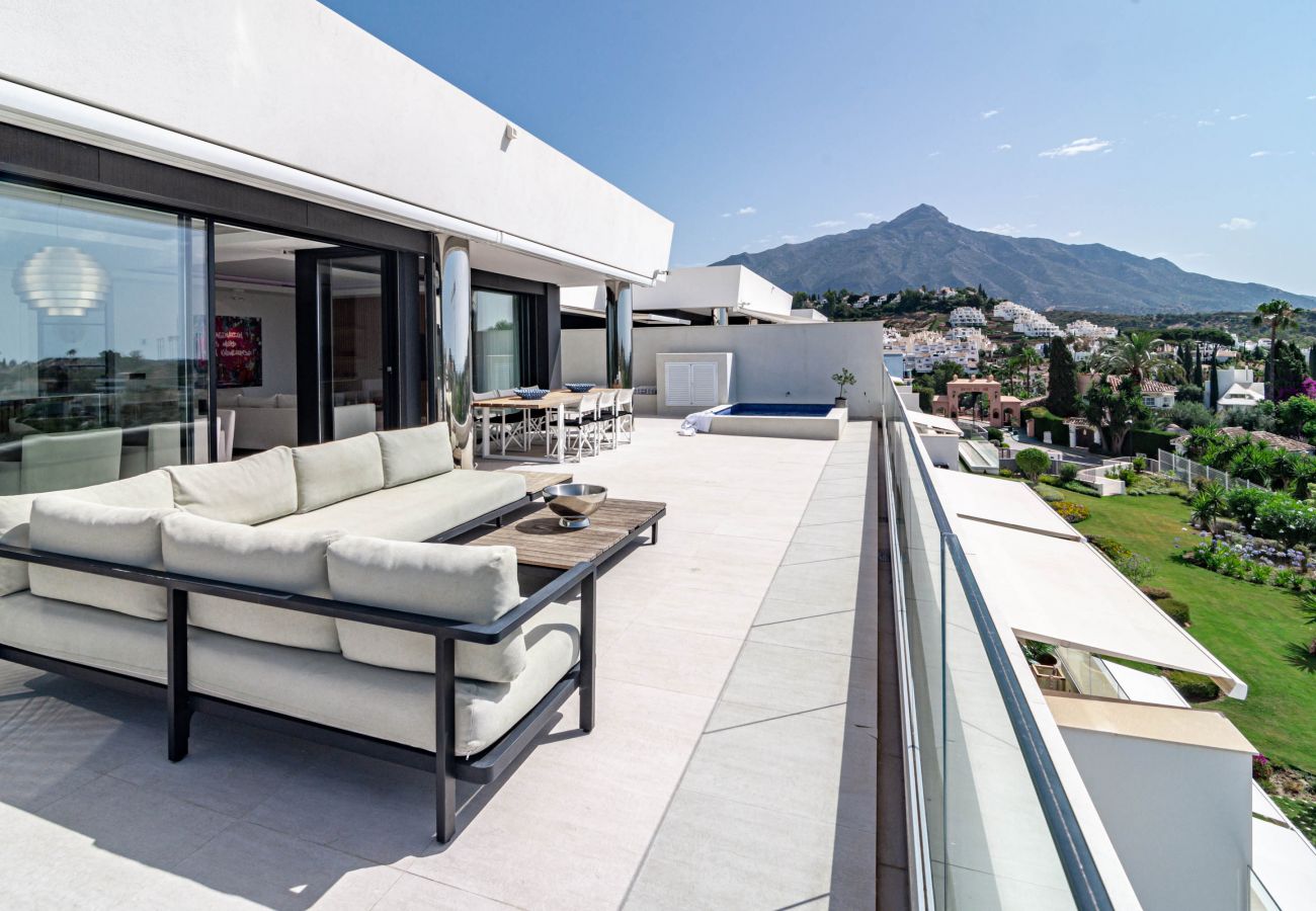 Apartment in Nueva andalucia - AZM- Stunning penthouse in the golf valley