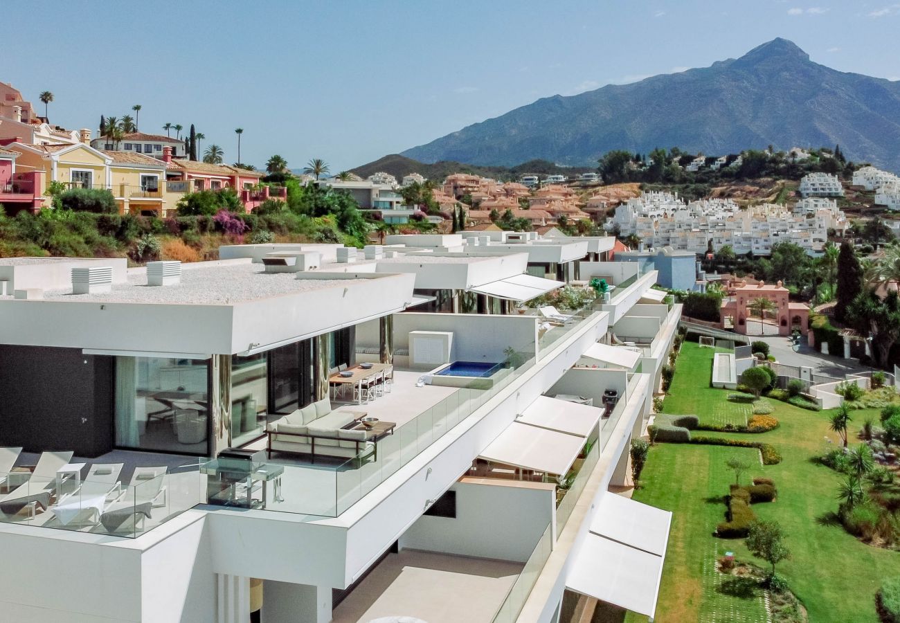 Apartment in Nueva andalucia - AZM- Stunning penthouse in the golf valley