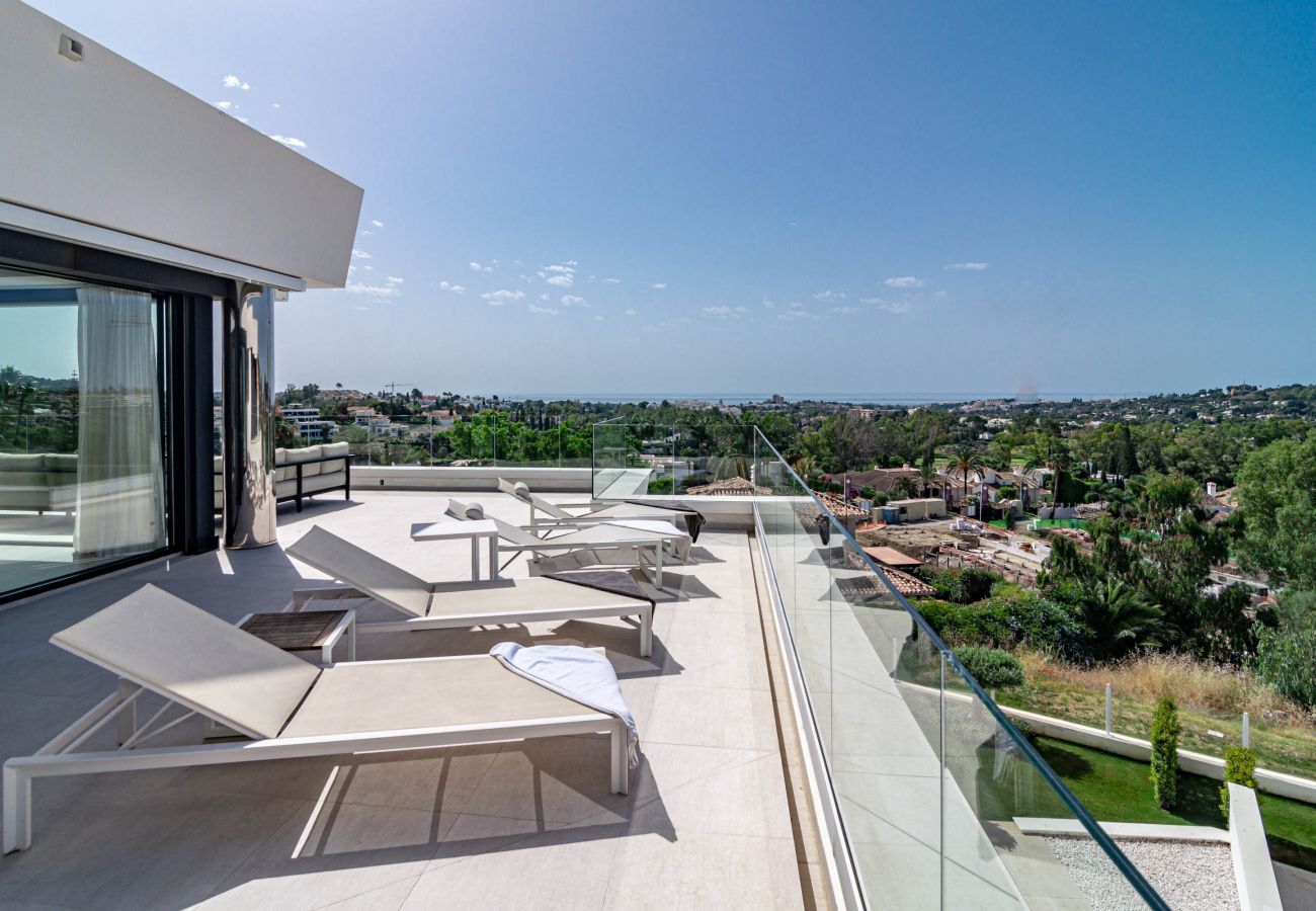 Apartment in Nueva andalucia - AZM- Stunning penthouse in the golf valley