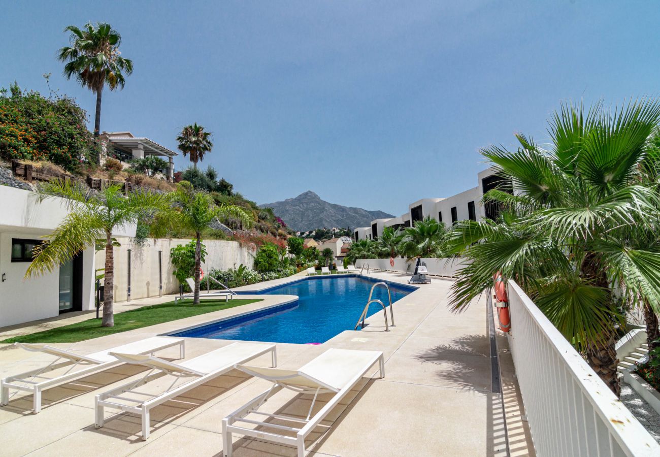 Apartment in Nueva andalucia - AZM- Stunning penthouse in the golf valley