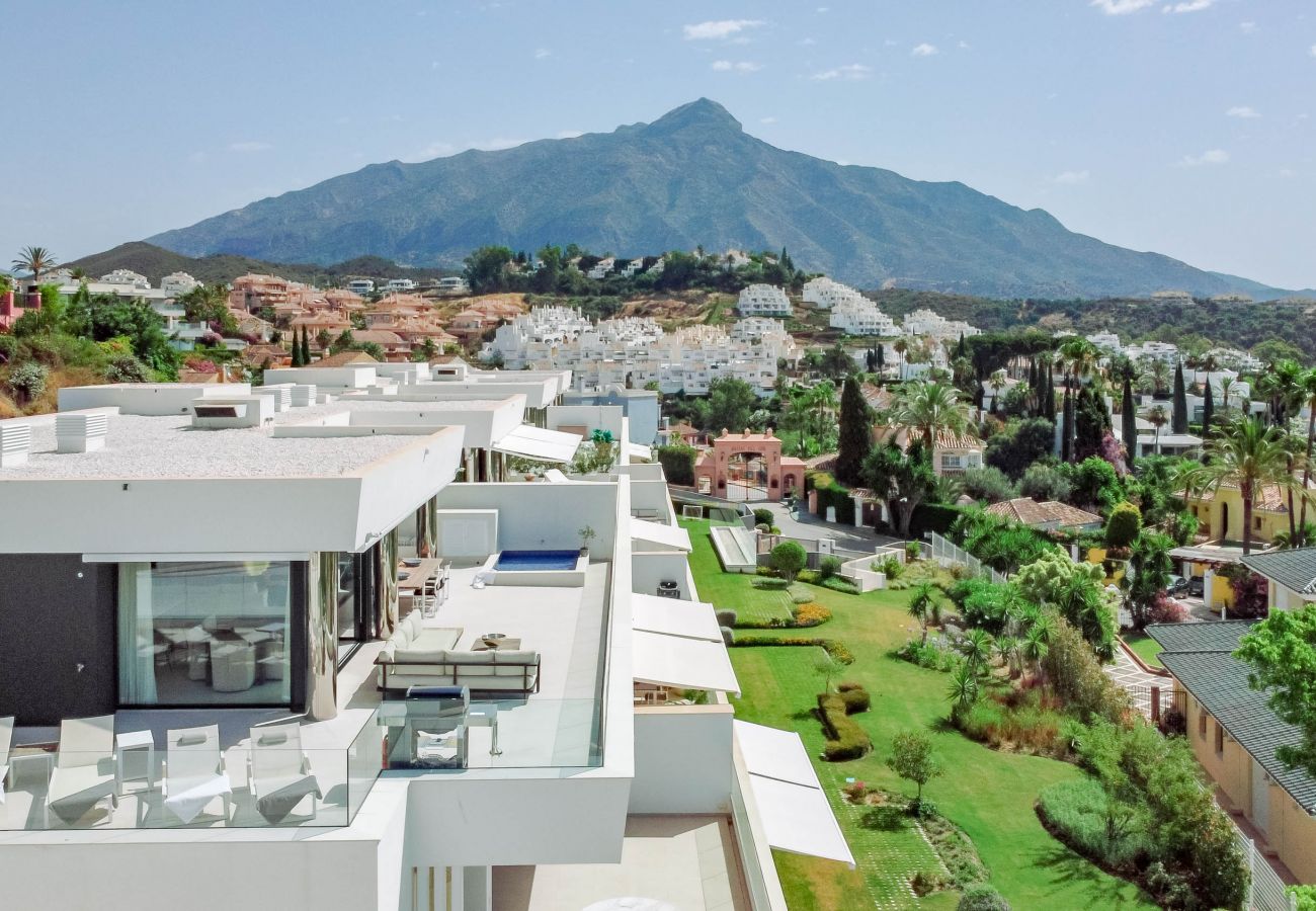 Apartment in Nueva andalucia - AZM- Stunning penthouse in the golf valley