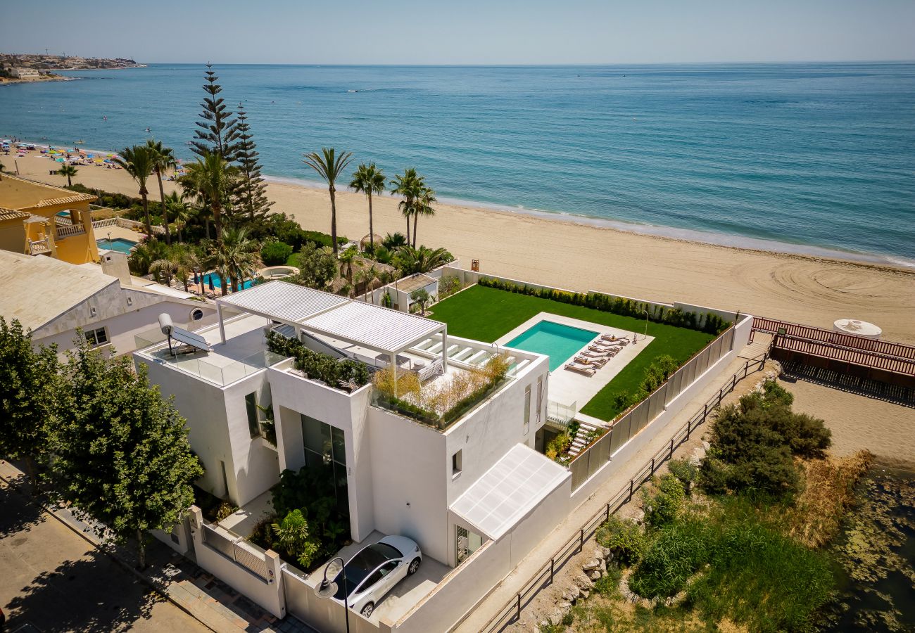 Villa in La Cala de Mijas - Villa Fabiola, first line beach villa in La Cala de Mijas