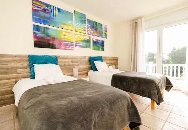 Villa in Marbella - Villa Sol y Mar - large villa for groups in El Rosario Villa in Marbella - Villa Sol y Mar - large villa for groups in El Rosario