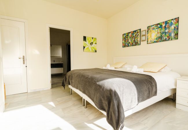 Villa in Marbella - Villa Sol y Mar - large villa for groups in El Rosario Villa in Marbella - Villa Sol y Mar - large villa for groups in El Rosario