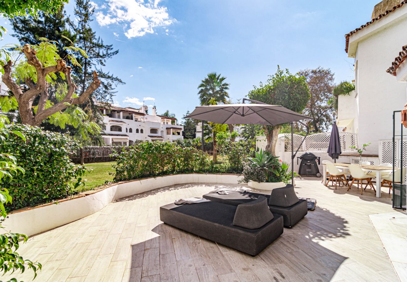 Apartment in Marbella - Casa Golden Beach I by Roomservices