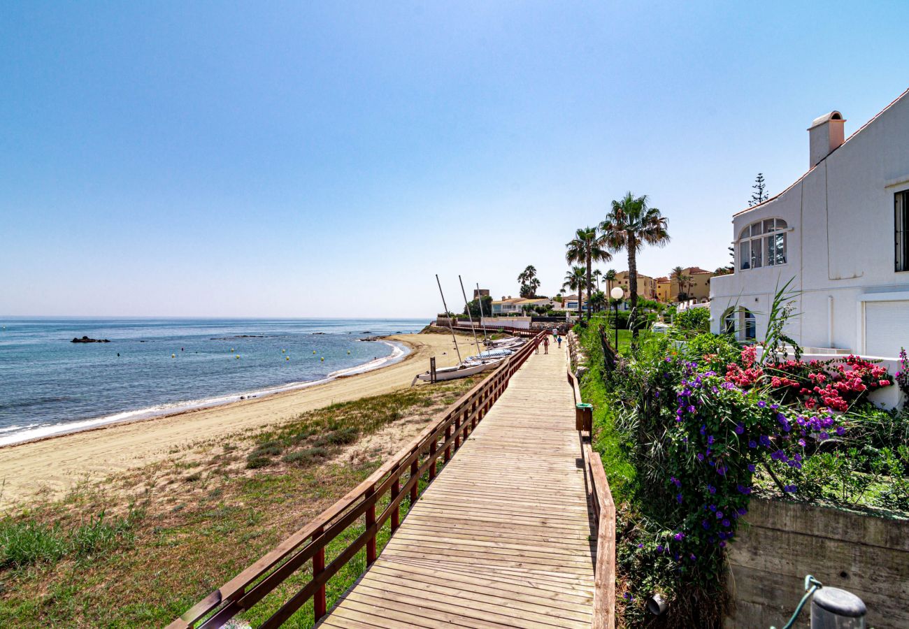 Apartment in Mijas Costa - PL- BEACHFRONT SEAVIEW APARTMENT, PLAYA DE LA LUCERA, near DOÑA LOLA & LA CALA MIJAS, MARBELLA