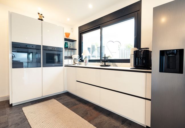Villa in Marbella - Luxury villa with amazing views in Altos de Los Monteros, Marbella Villa in Marbella - Luxury villa with amazing views in Altos de Los Monteros, Marbella