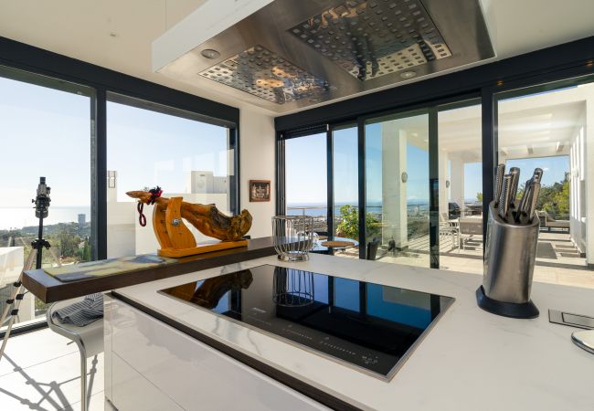 Villa in Marbella - Luxury villa with amazing views in Altos de Los Monteros, Marbella Villa in Marbella - Luxury villa with amazing views in Altos de Los Monteros, Marbella