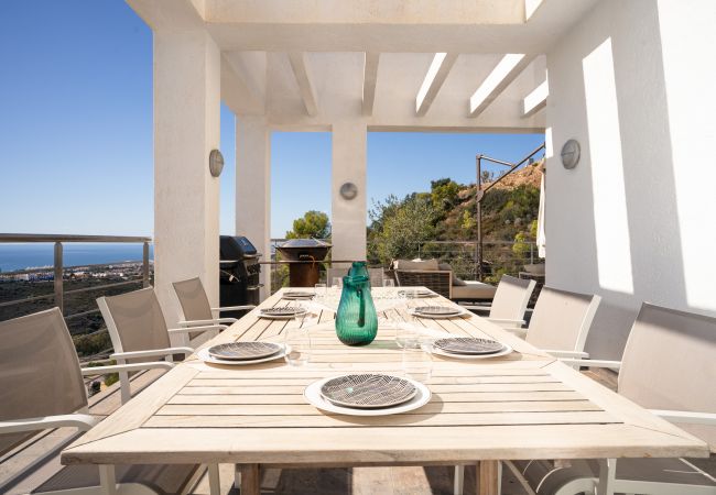 Villa in Marbella - Luxury villa with amazing views in Altos de Los Monteros, Marbella Villa in Marbella - Luxury villa with amazing views in Altos de Los Monteros, Marbella