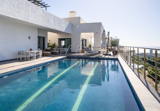 Villa in Marbella - Luxury villa with amazing views in Altos de Los Monteros, Marbella Villa in Marbella - Luxury villa with amazing views in Altos de Los Monteros, Marbella