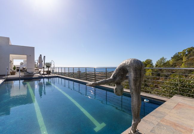 Villa in Marbella - Luxury villa with amazing views in Altos de Los Monteros, Marbella Villa in Marbella - Luxury villa with amazing views in Altos de Los Monteros, Marbella