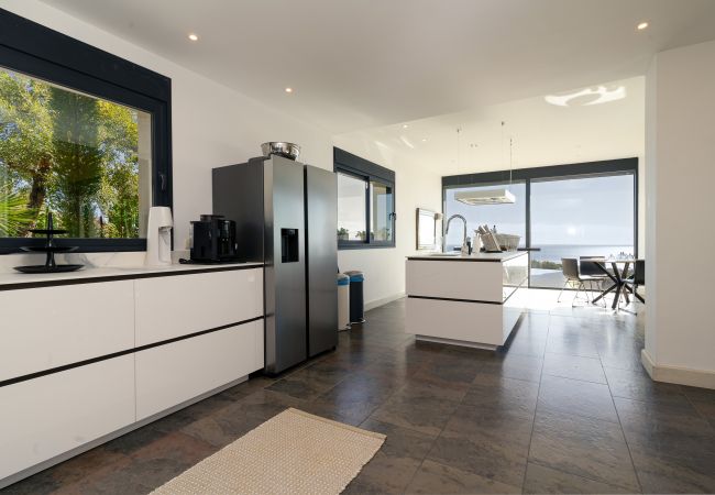 Villa in Marbella - Luxury villa with amazing views in Altos de Los Monteros, Marbella Villa in Marbella - Luxury villa with amazing views in Altos de Los Monteros, Marbella