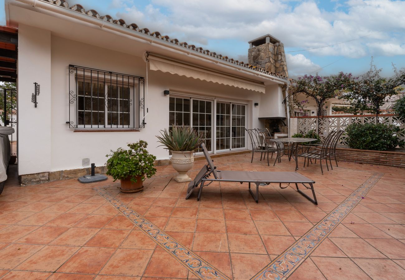 House in Marbella - Andasol A1 - Charming beachside house in Costabella