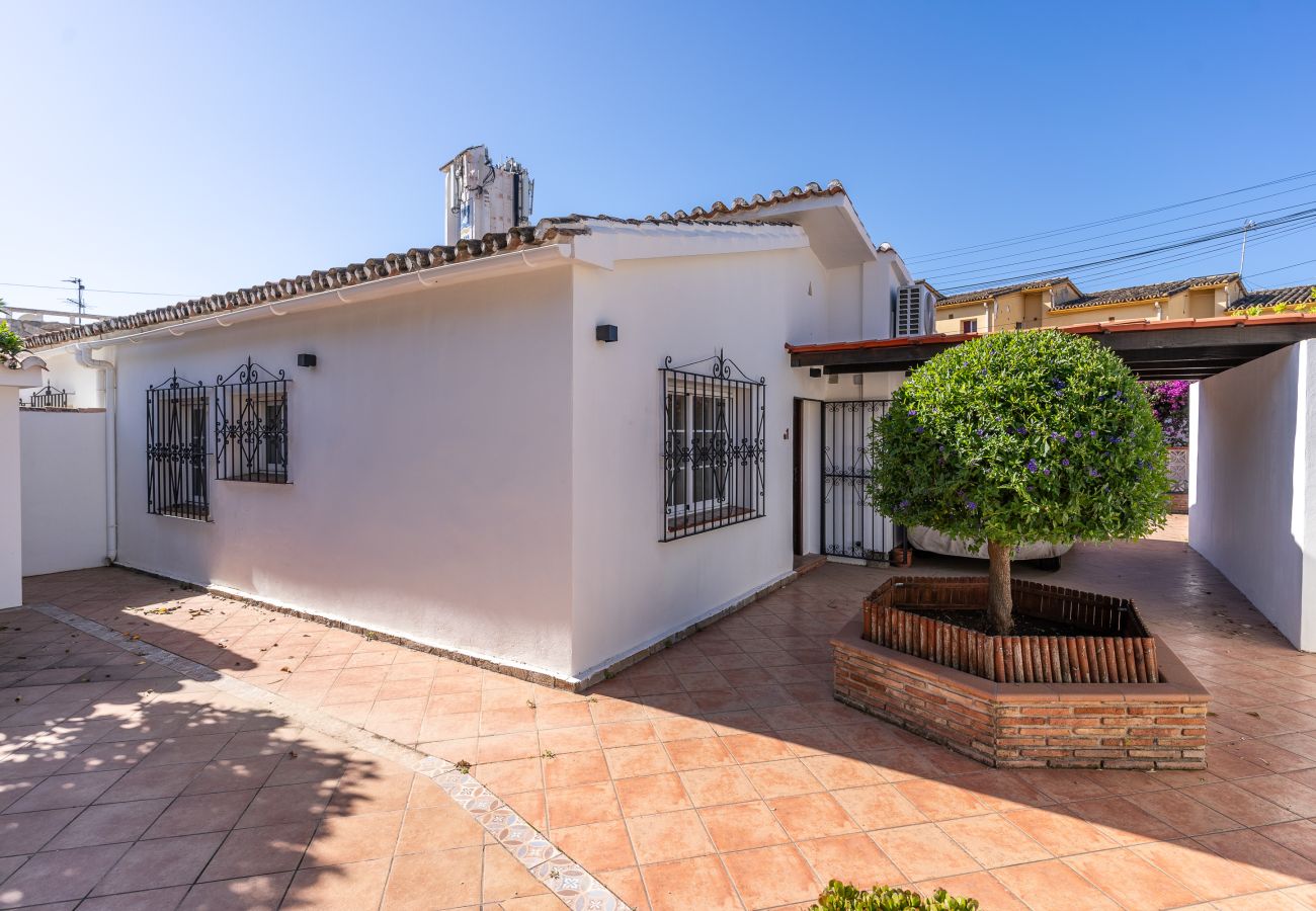 House in Marbella - Andasol A1 - Charming beachside house in Costabella