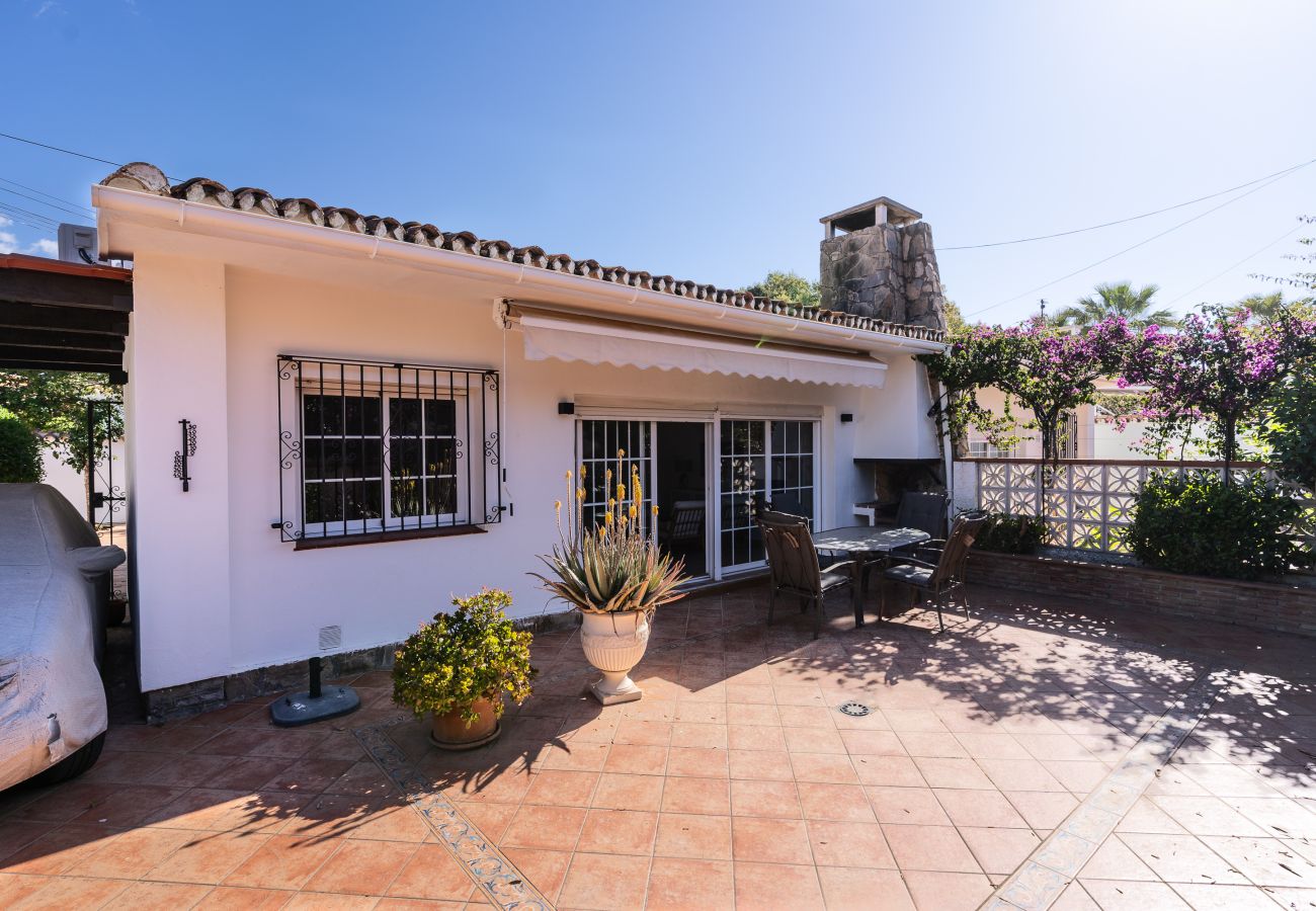 House in Marbella - Andasol A1 - Charming beachside house in Costabella