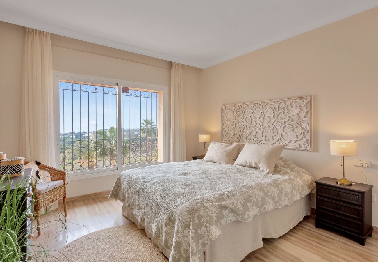 Spacious room, large double bed, sea views, Elviria, natural light, private terrace