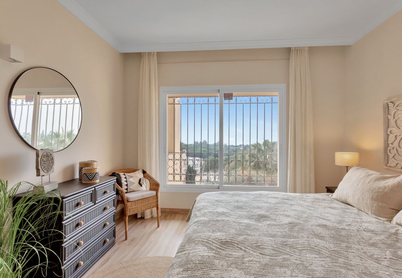 Spacious room, large double bed, sea views, Elviria, natural light, private terrace