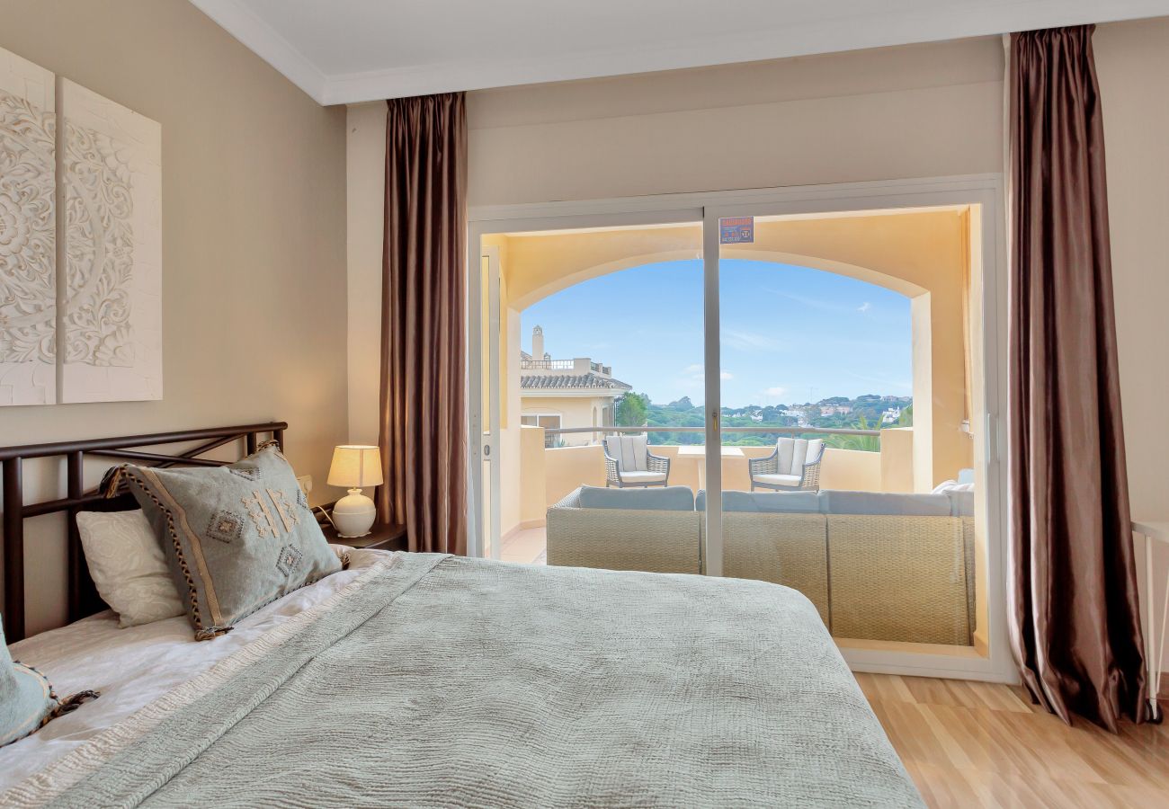 Spacious room, large double bed, sea views, Elviria, natural light, private terrace