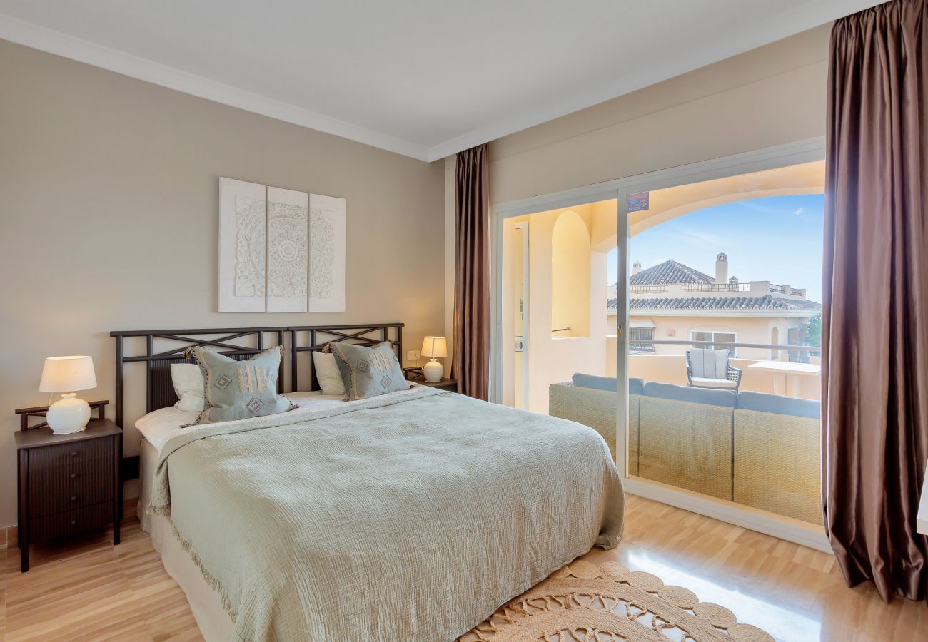 Spacious room, large double bed, sea views, Elviria, natural light, private terrace