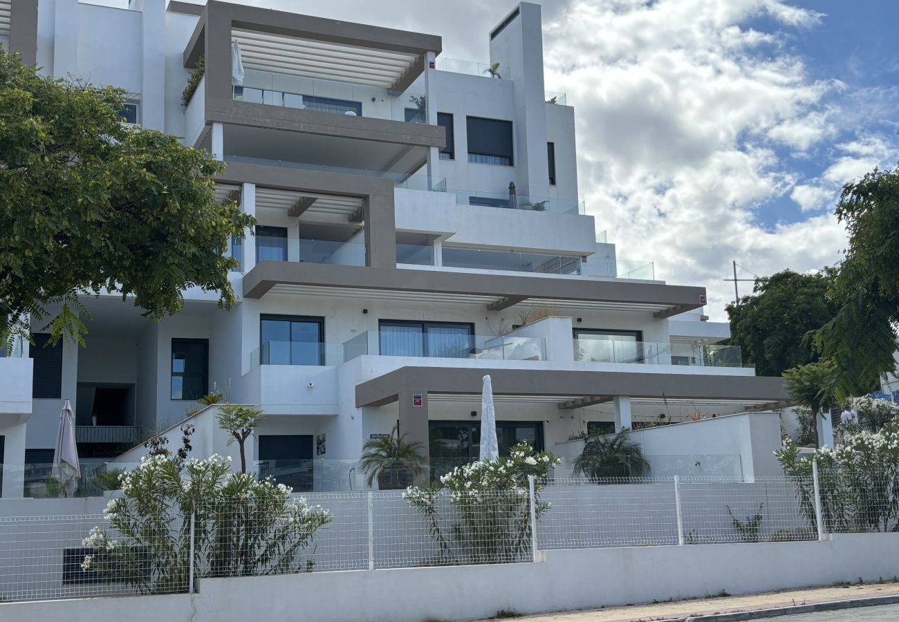 Apartment in Estepona - Modern & well connected 2 bed apartment in Estepona town