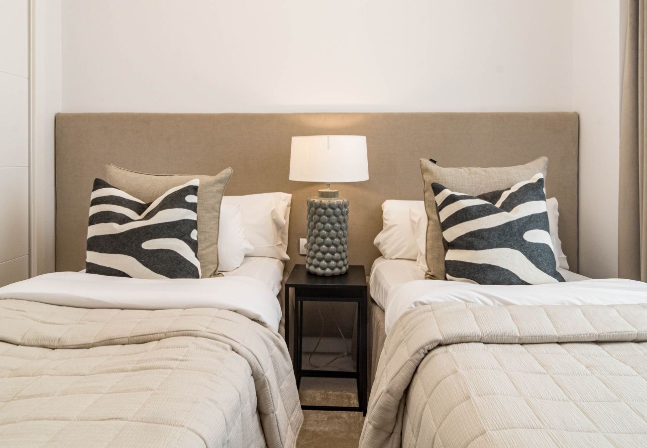 Apartment in Estepona - LMEA2.0A - Luxury Apt - Pool View & Walk to All 