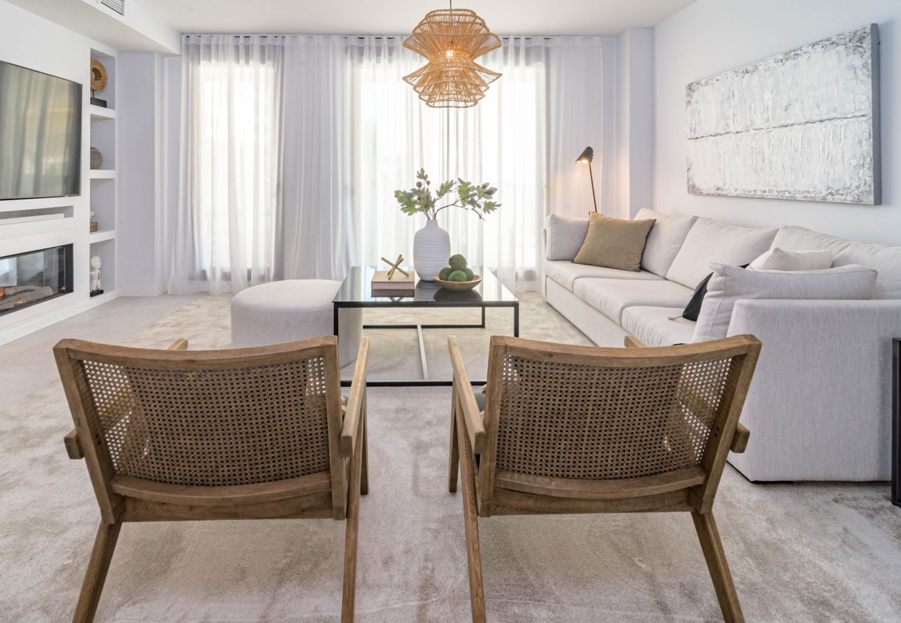 Apartment in Estepona - LMEA2.0A - Luxury Apt - Pool View & Walk to All 