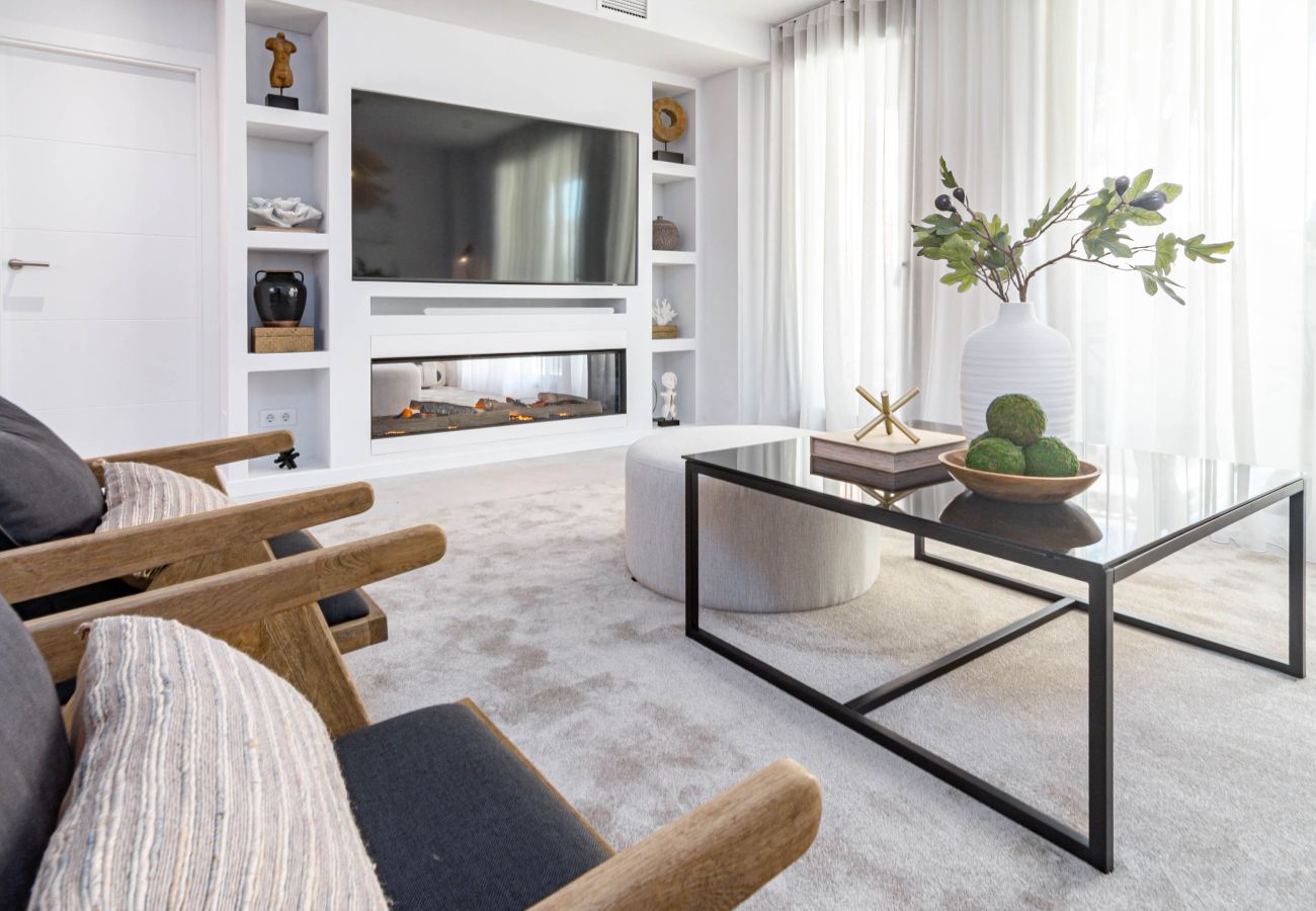 Apartment in Estepona - LMEA2.0A - Luxury Apt - Pool View & Walk to All 