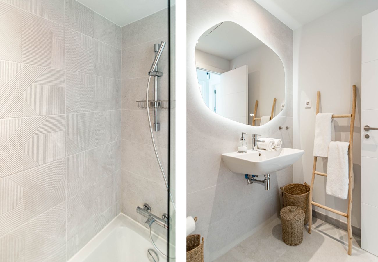 Apartment in Estepona - LMEA2.0A - Luxury Apt - Pool View & Walk to All 