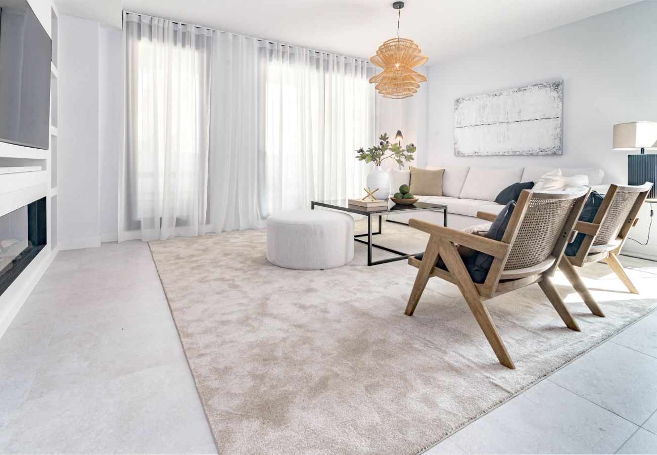 Apartment in Estepona - LMEA2.0A - Luxury Apt - Pool View & Walk to All 