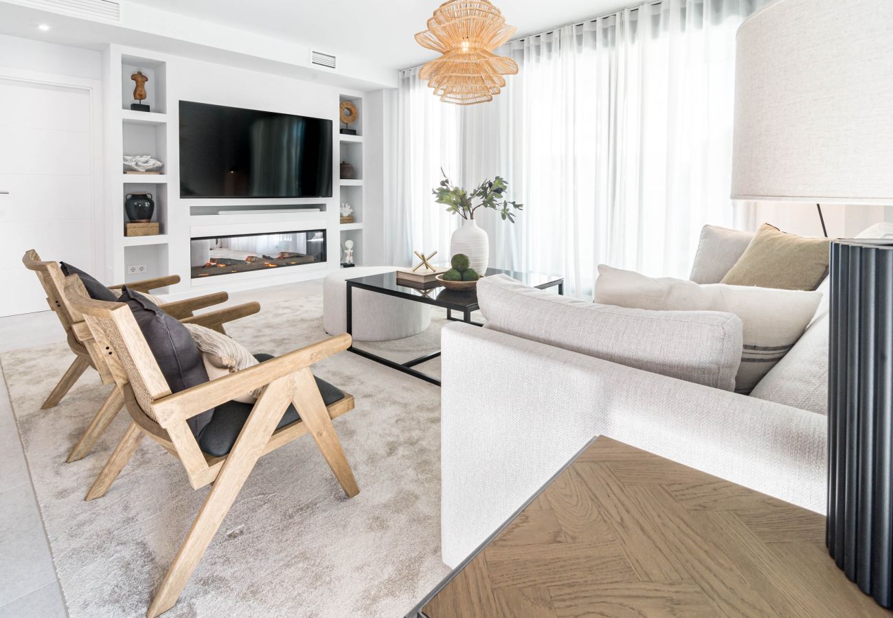 Apartment in Estepona - LMEA2.0A - Luxury Apt - Pool View & Walk to All 