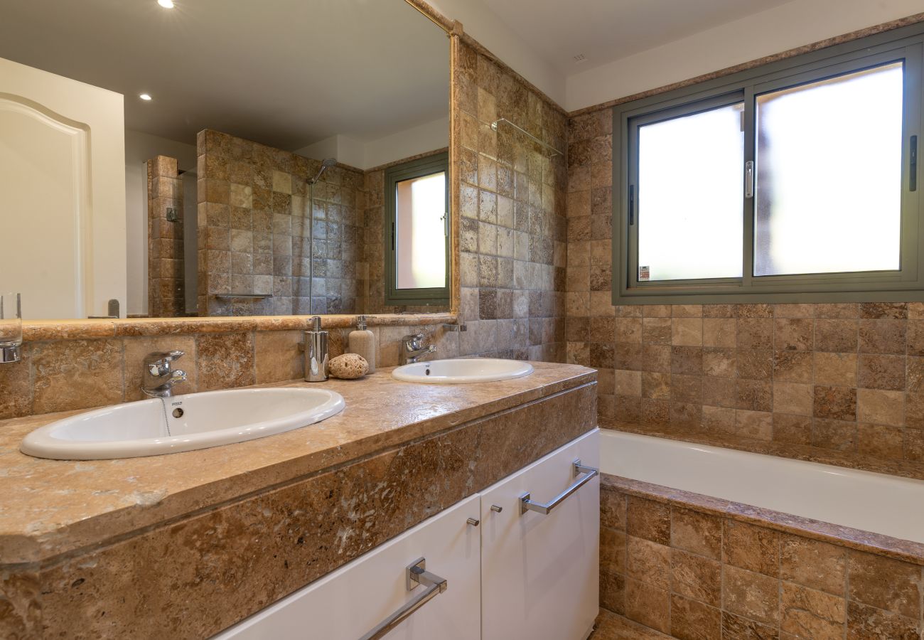 Apartment in Benahavís - Benatalaya golf views by Time & Home